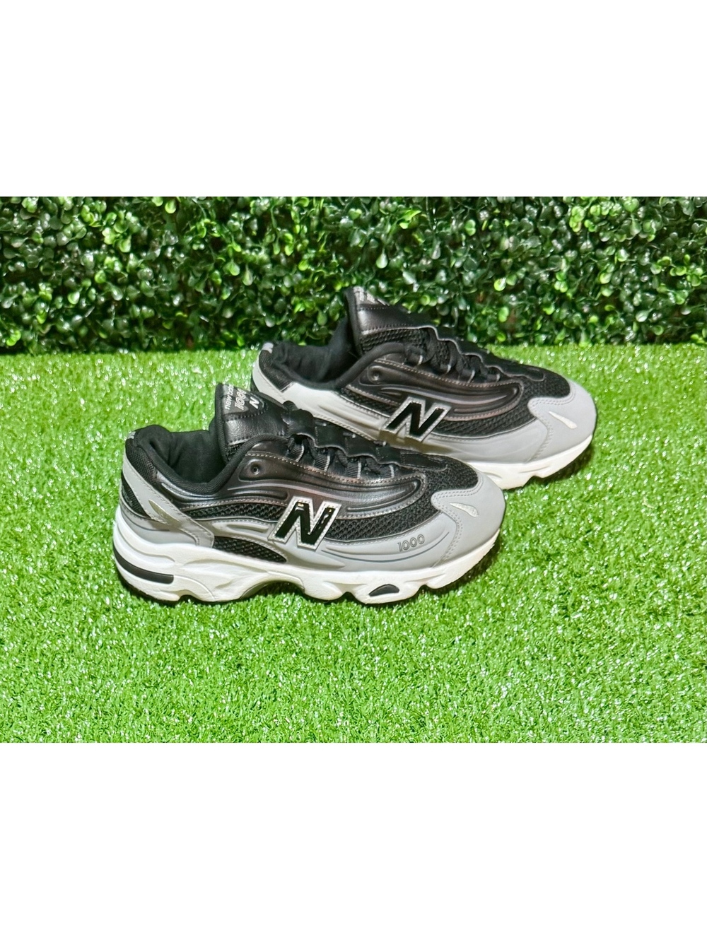 New Balance 1000 Black Silver Grey – Men’s Size 6 / Women’s 7.5